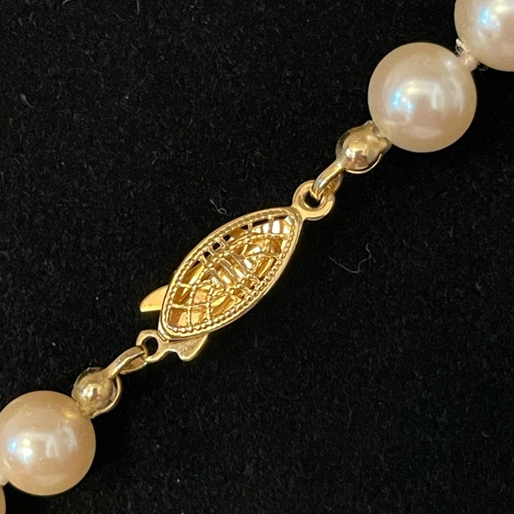 Vintage Faux Pearl Necklace with Excellent Clasp - Picture 3 of 7